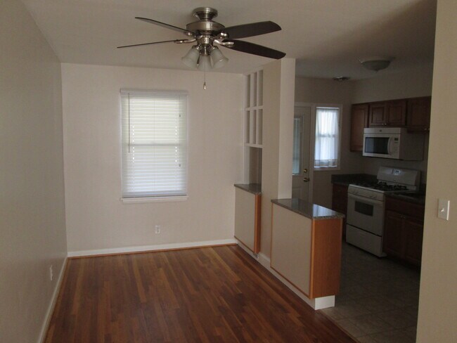 Building Photo - 3BR/2BA Townhome in Dundalk!