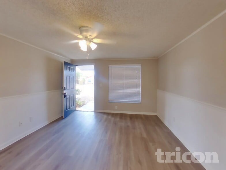 Building Photo - 907 Briarcliff Dr