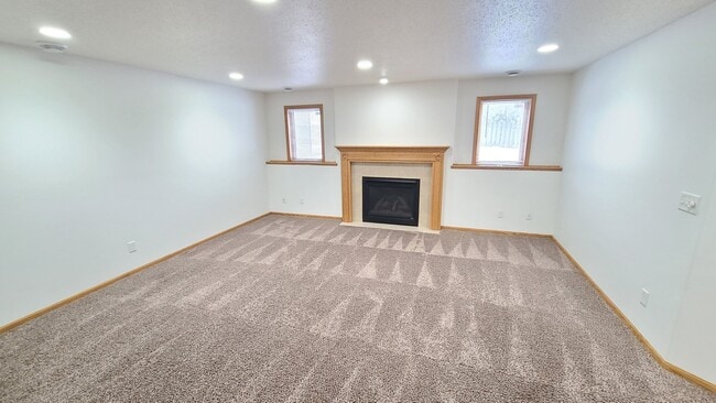Building Photo - 5 Bedroom, 3 Bath - Triple Garage - Fenced yard Home