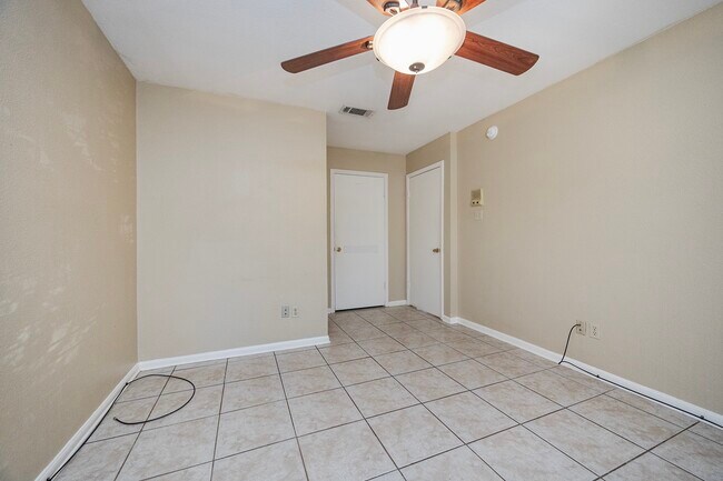 Building Photo - 7315 Foxside Ln