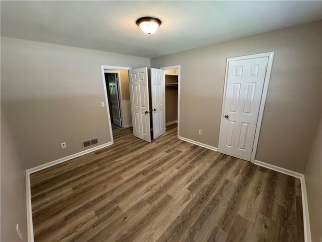 Building Photo - 5594 Laurel Ln NW