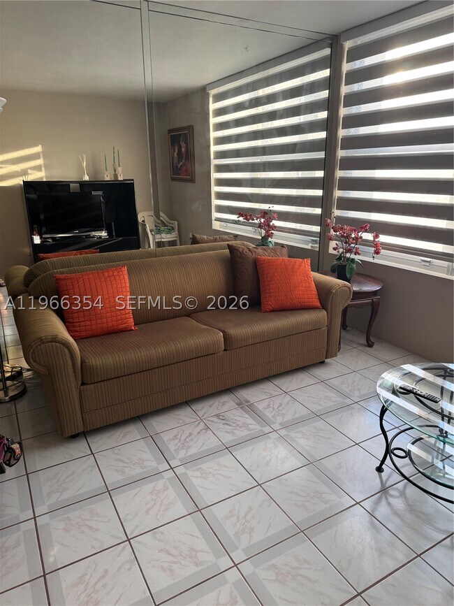 Building Photo - 2899 Collins Ave