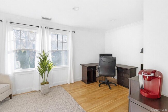 Building Photo - 435 Luptons Point Rd