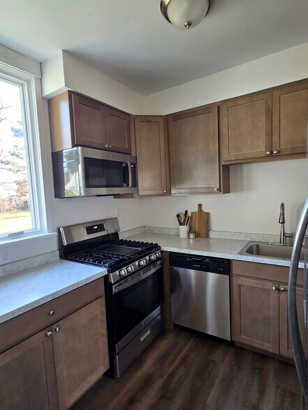 Building Photo - 100 Melvin Ave