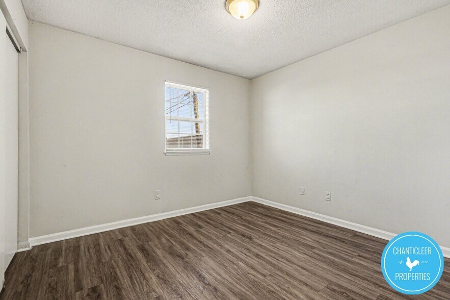 Building Photo - 115 Florence St