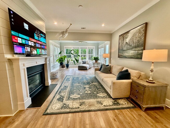 Building Photo - Beautiful Four Bedroom Home Located in The Walk!