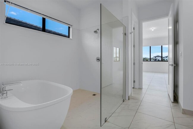Building Photo - 4309 SW 176th Ave