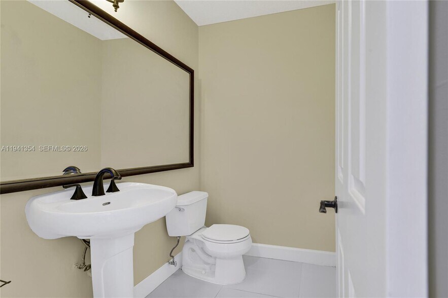 Building Photo - 3114 Kingswood Ter