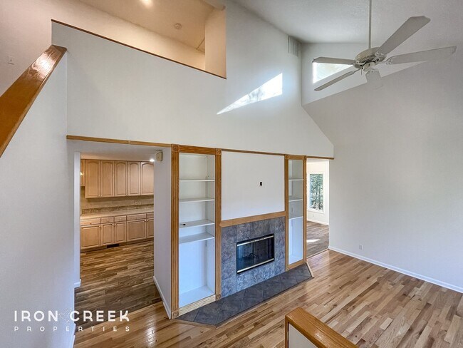 Building Photo - Beautiful 3-Bed/3.5-Bath Home in Gated Fai...