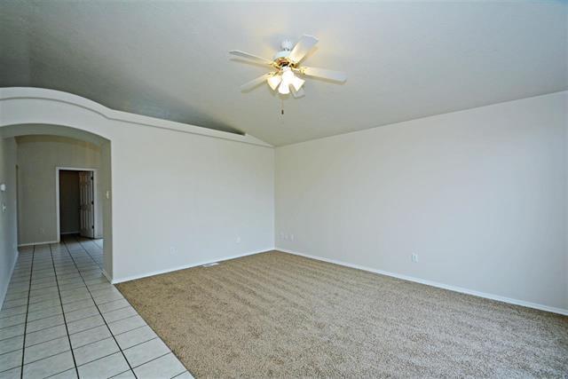 Building Photo - Updated Nampa home just minutes from I-84