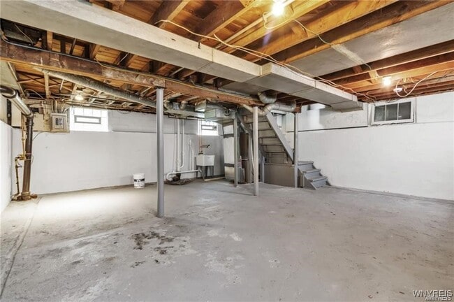 Building Photo - 4625 Meadowbrook Rd