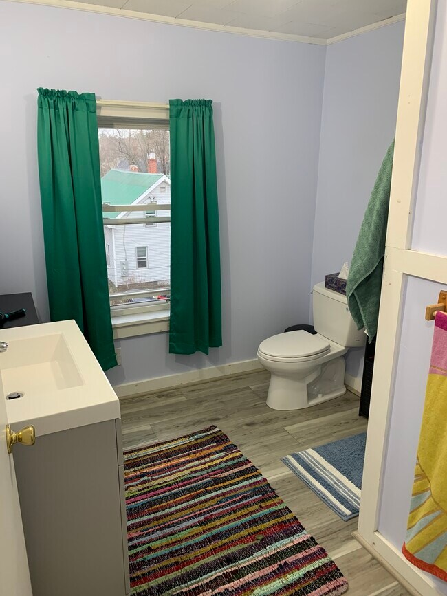 Building Photo - 25 Main St