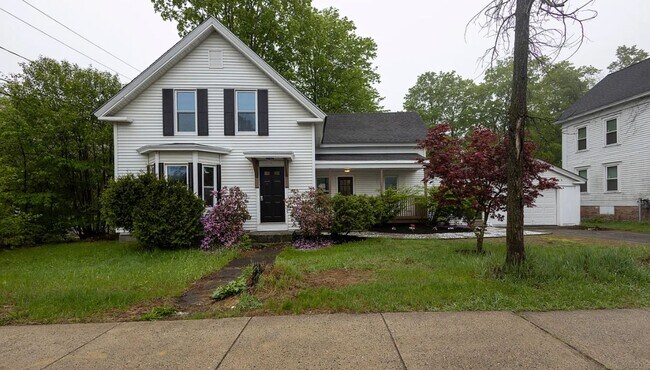 Building Photo - Beautifully renovated home