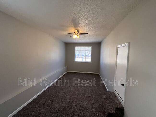 Building Photo - 2935 Invergarry Rd