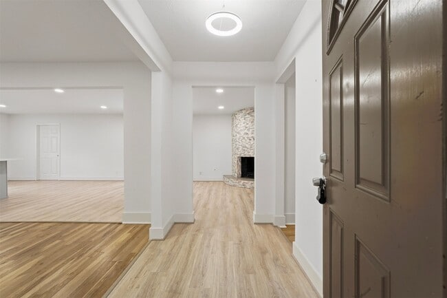 Building Photo - 1219 Wisterwood Dr