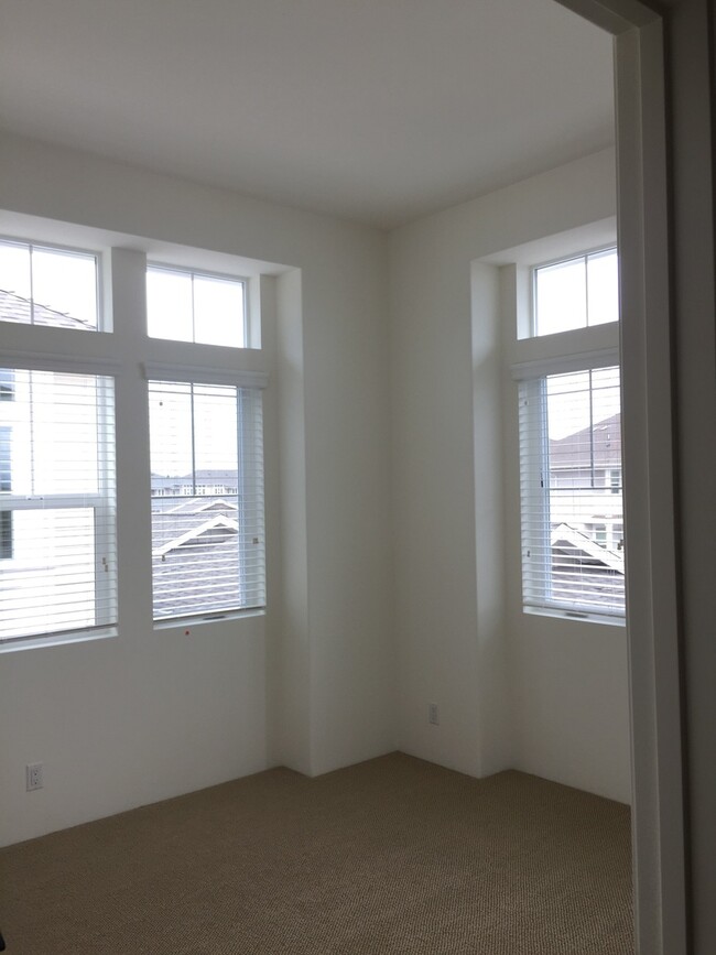 Building Photo - Lei Pauku - 3/2.5 bath Golf Course View