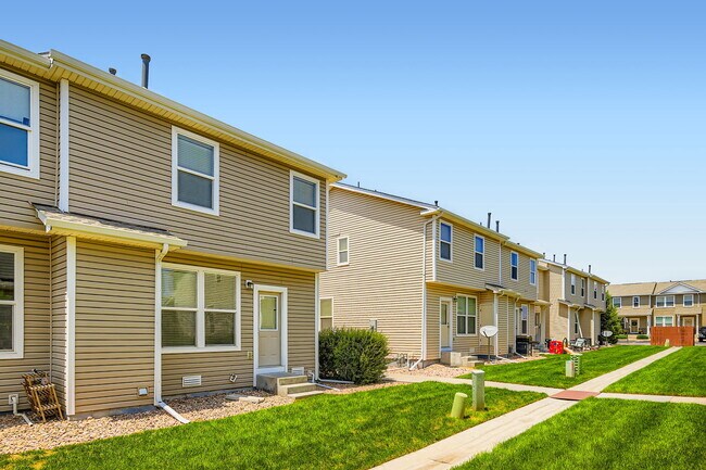 Building Photo - Fountain Townhome