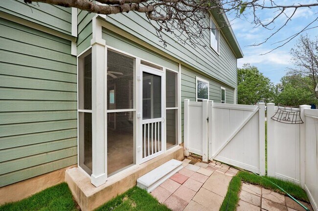Building Photo - 1429 Davis Mountain Loop
