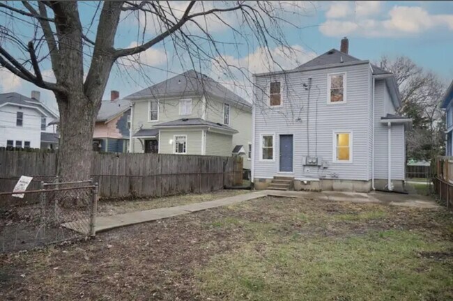 Building Photo - 305 Eaton Ave