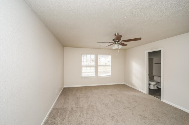 Building Photo - 4689 Waterfront Oak Dr