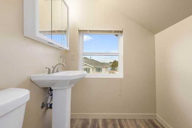 Building Photo - 2114 Dexter Ave N