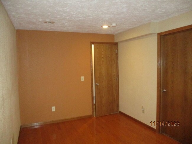 Building Photo - Half off Move In Month Rent!