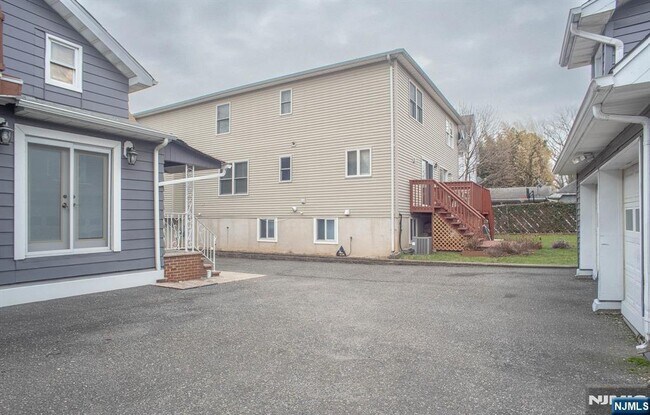 Building Photo - 94 Liberty St