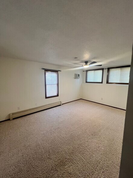 Building Photo - 987 County Road C2 W