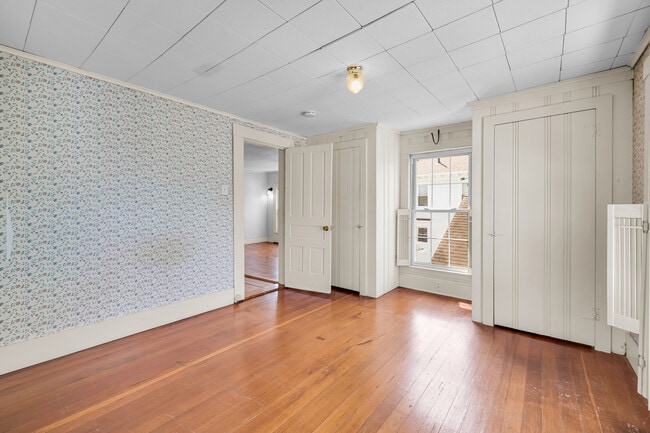 Building Photo - 1070 Enfield St