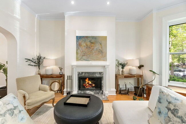 Building Photo - 2112 N Dayton St