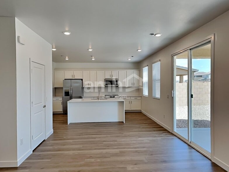 Building Photo - 9639 E Friedel Dr