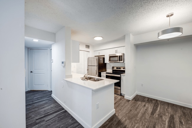 Building Photo - Crossings at University