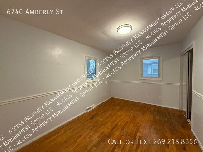 Building Photo - 6740 Amberly St