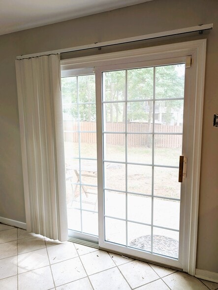 Building Photo - 10819 Smithers Ct