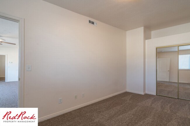 Building Photo - Enjoy Scenic Ivins Living – 3-Bed, 2-Bath ...