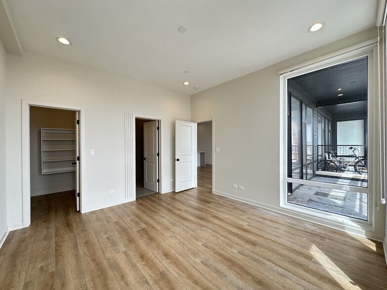 Building Photo - 3207 N Narragansett Ave