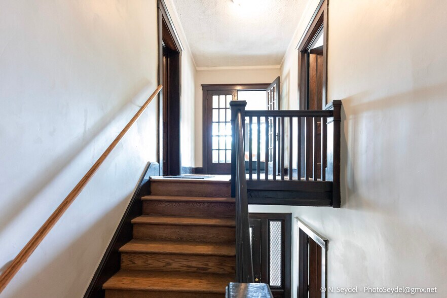 Stairway - 865 Blaine St