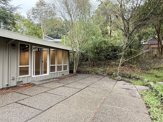 Building Photo - Lovely Single-Story Home in Corte Madera!