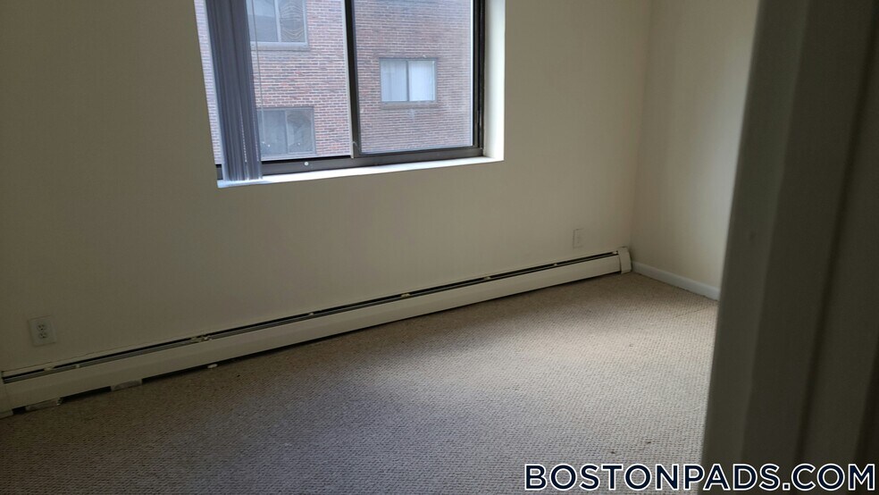 Building Photo - 24 Whites Ave