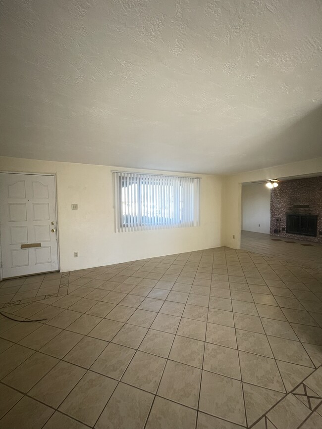 Building Photo - 3112 Colorado St NE