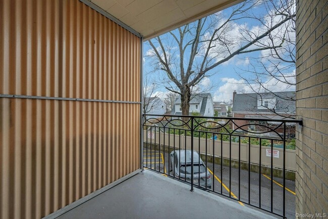 Building Photo - 505 White Plains Rd