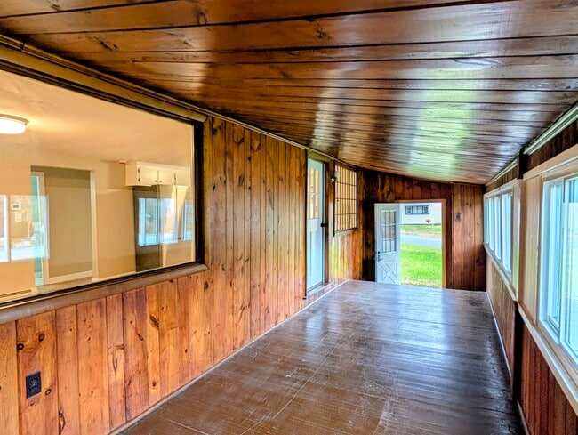 Building Photo - 2529 Main St