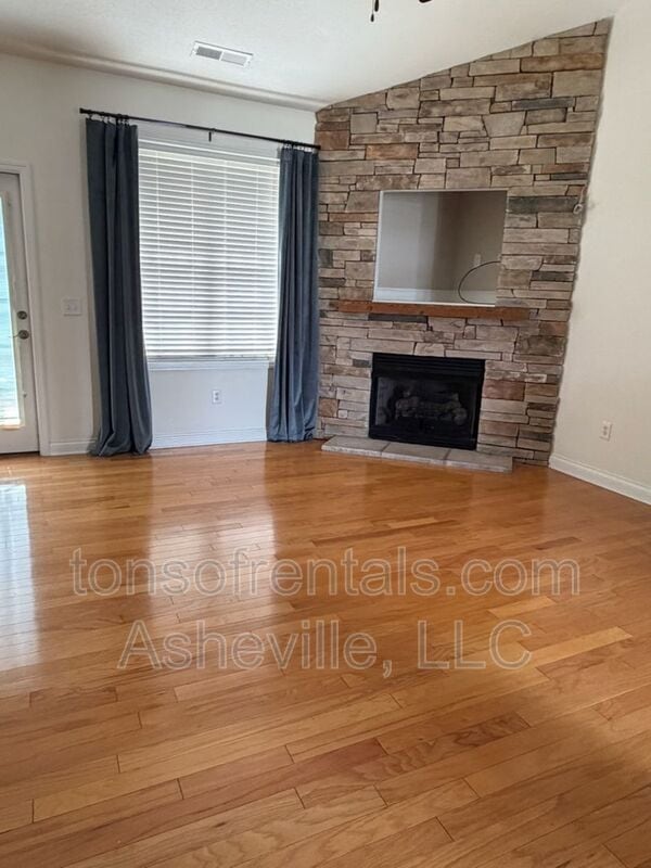 Building Photo - 18 Spelter St