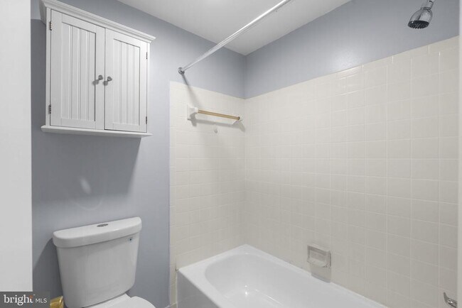 Building Photo - 18050 Chalet Dr