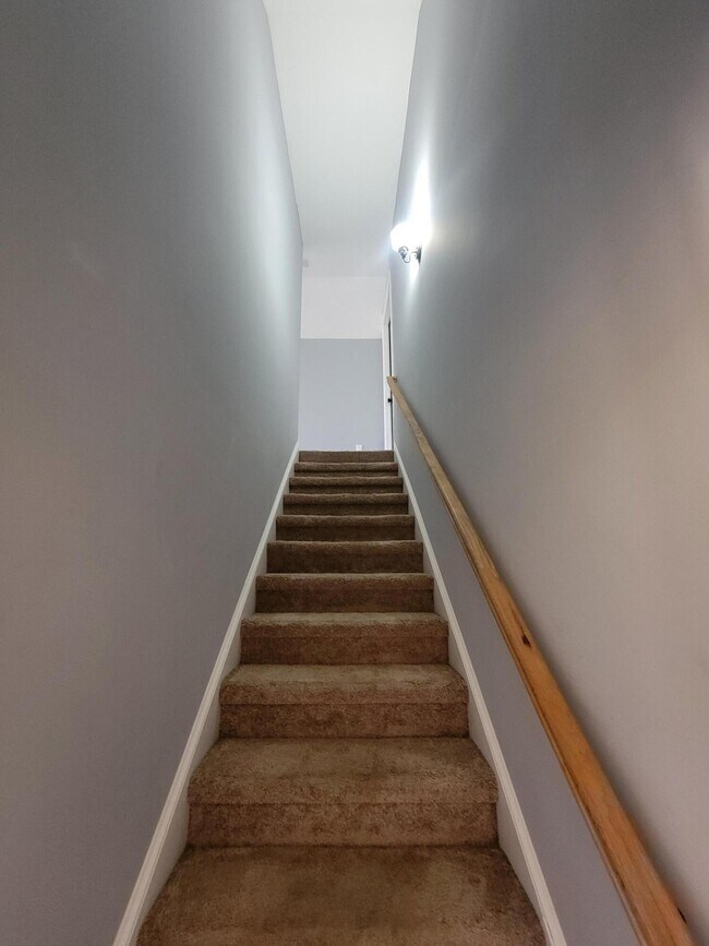 Building Photo - 2581 Kirby Ave