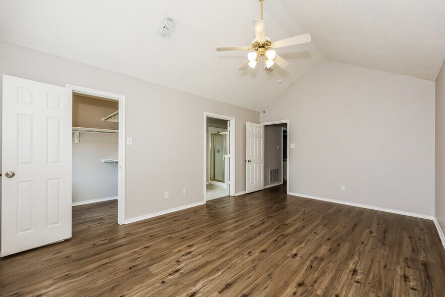 Building Photo - 3011 Renaissance Dr