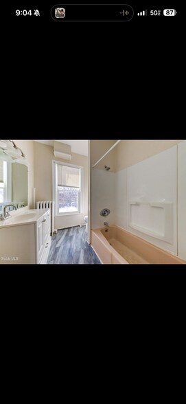 Building Photo - 452 Hudson Ave