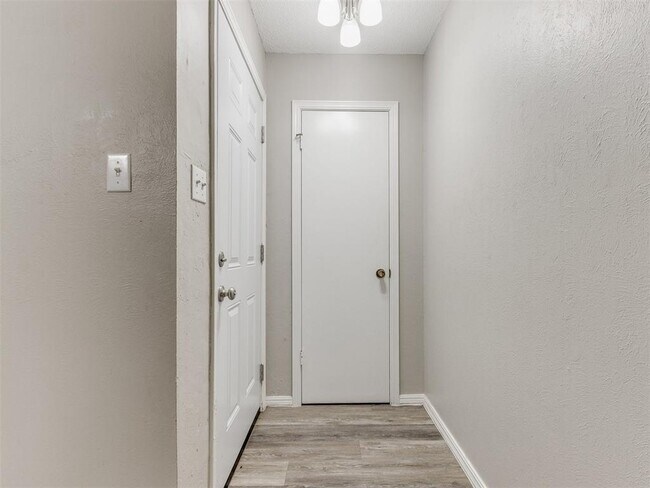 Building Photo - 339 Rosewood Dr