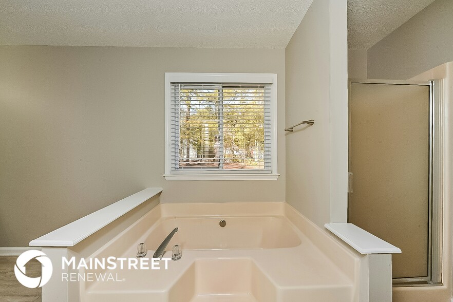 Building Photo - 310 Lakefront Dr