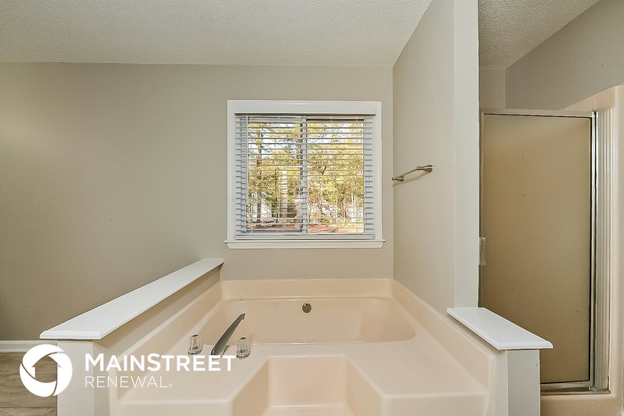 Building Photo - 310 Lakefront Dr